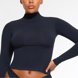 ‼️ SOLD - SKIMS BLACK TURTLENECK SZ LARGE